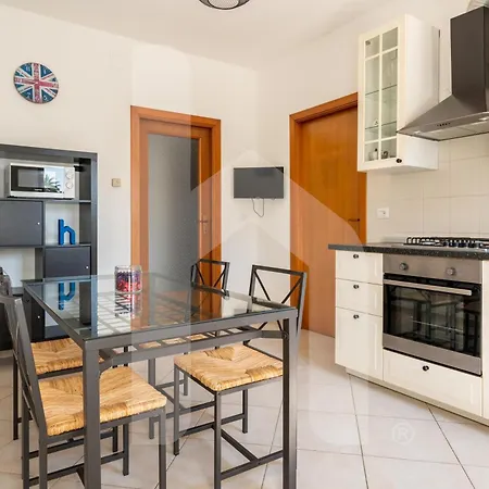 Homiday - Via Gramsci Azzurro * Пинето