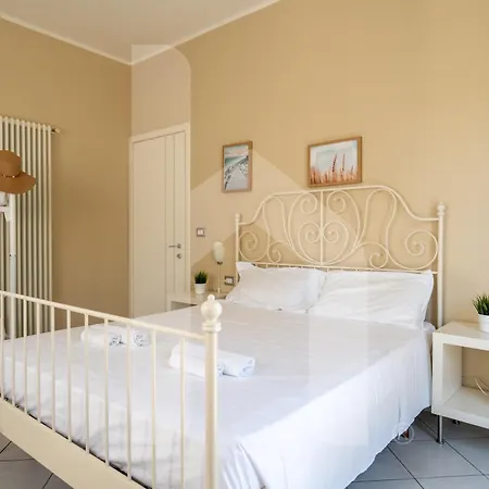 Homiday - Via Gramsci Azzurro Пинето