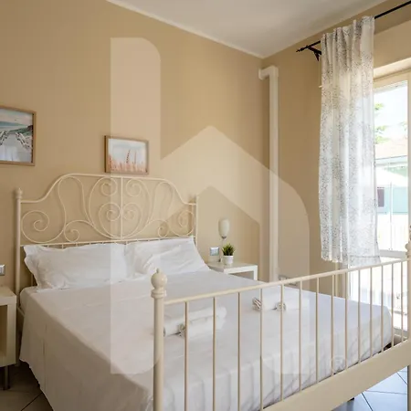 Homiday - Via Gramsci Azzurro Пинето