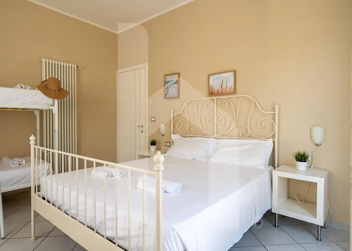 Homiday - Via Gramsci Azzurro Pineto